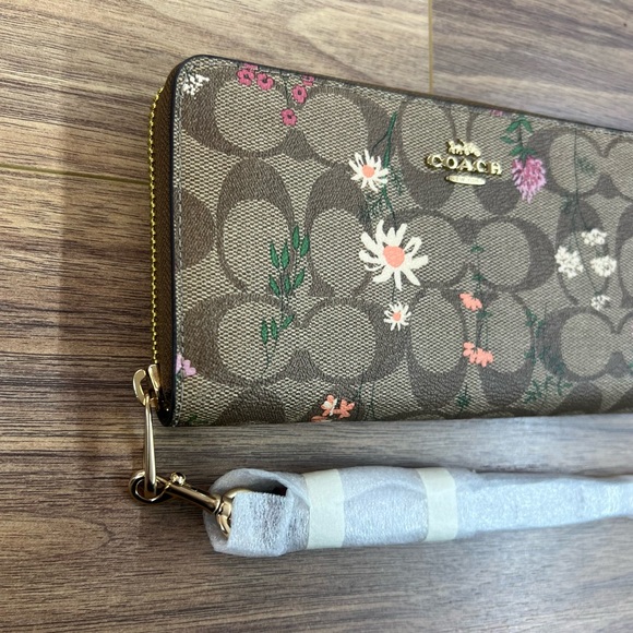 COACH Signature Wildflower Long Zip Around Detachable Strap Wristlet Wallet NWT - Picture 5 of 14